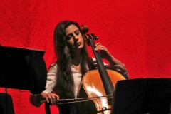 Al violoncello Maestro Fabrizia